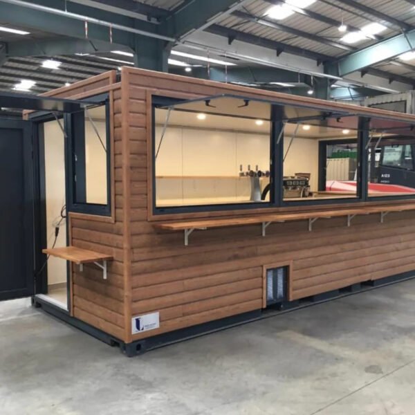 Contenedor de envío de 20 pies convertido en cafetería – bar – snack bar