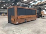 Contenedor de envío de 20 pies convertido en cafetería – bar – snack bar - Imagen 4