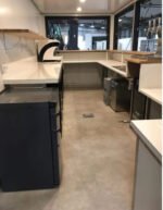 Contenedor de envío de 20 pies convertido en cafetería – bar – snack bar - Imagen 2