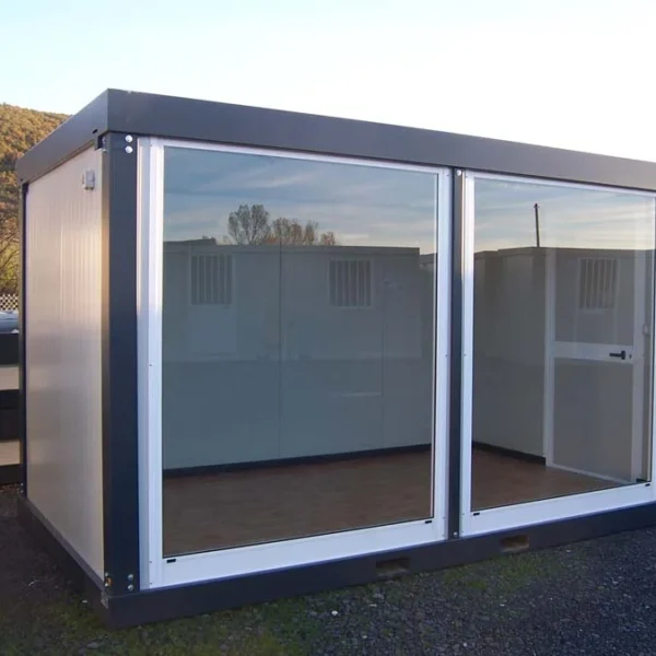 Contenedor Helsinki de 4,8 x 3,5 metros. Ideal como bungalow deportivo, taller, oficina de producción, oficina adicional, oficina de ventas o sala de reuniones.